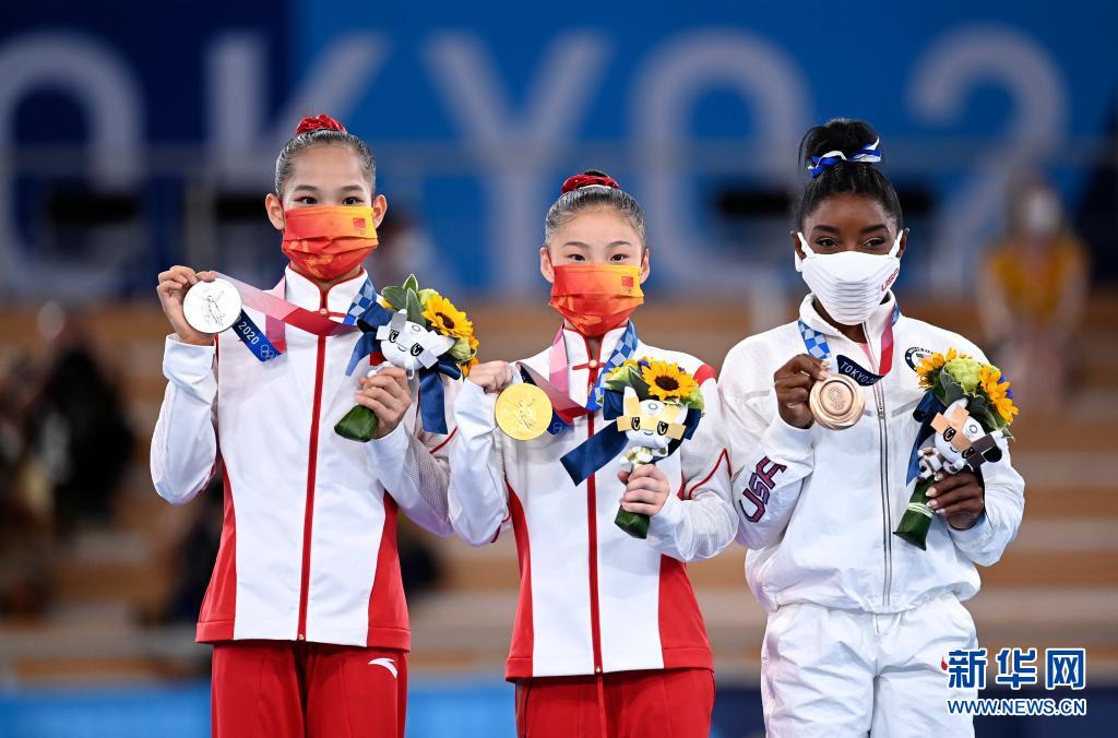 体操女子種目別平均台で中国が金銀を独占