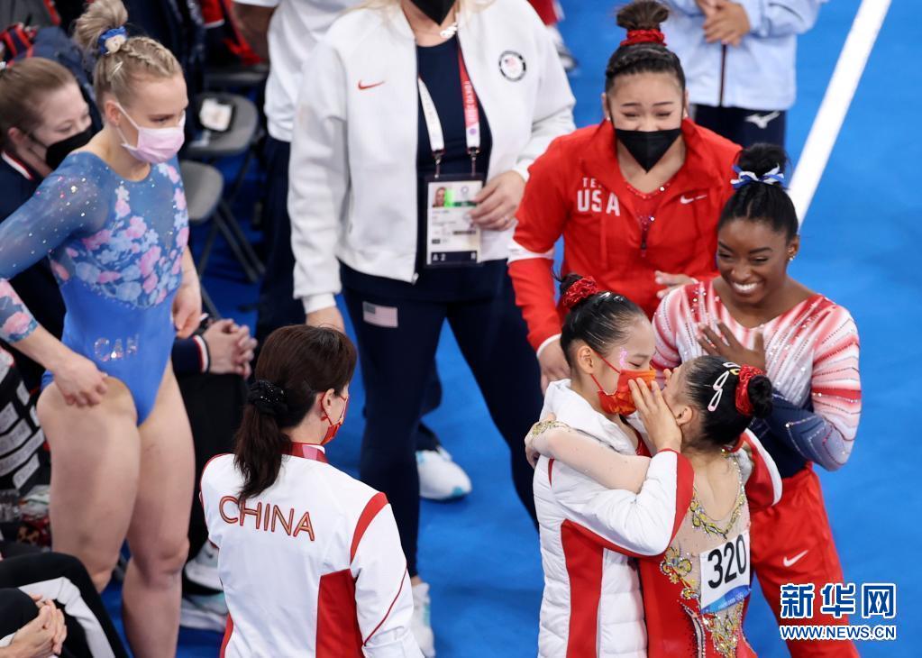 体操女子種目別平均台で中国が金銀を独占