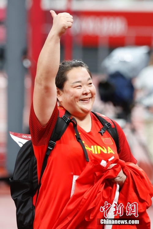 東京五輪女子ハンマー投、王崢選手が銀メダルを獲得