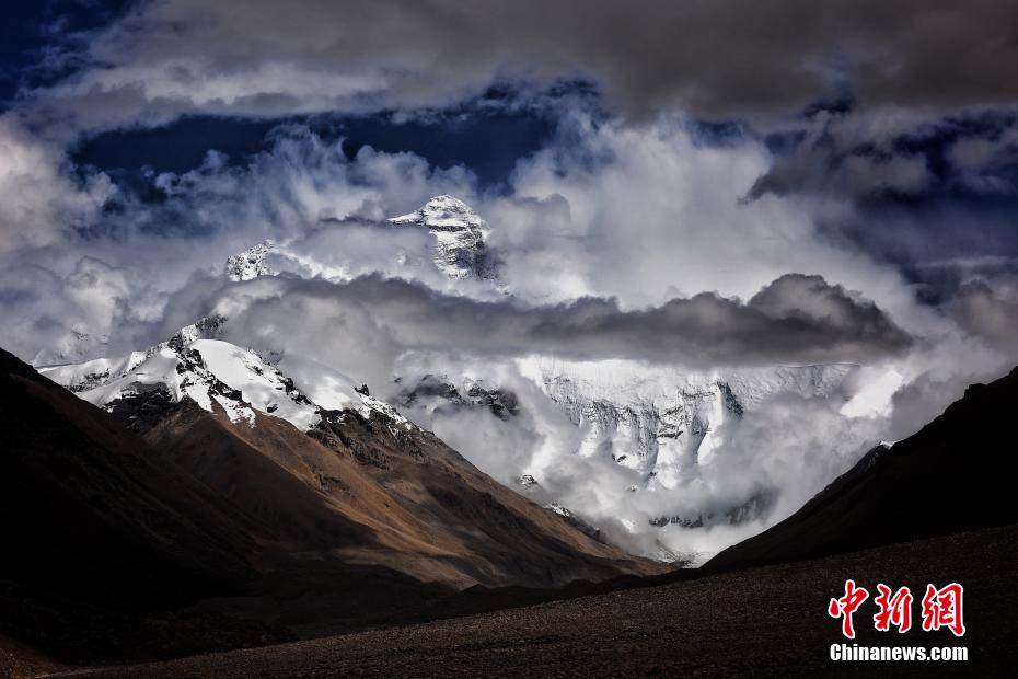 高原に広がる絵巻物、美しいチベットの大自然