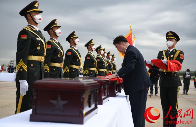中国と韓国が第8陣となる在韓中国人民志願軍烈士の遺骨引き渡し