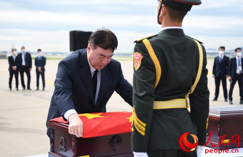 中国と韓国が第8陣となる在韓中国人民志願軍烈士の遺骨引き渡し