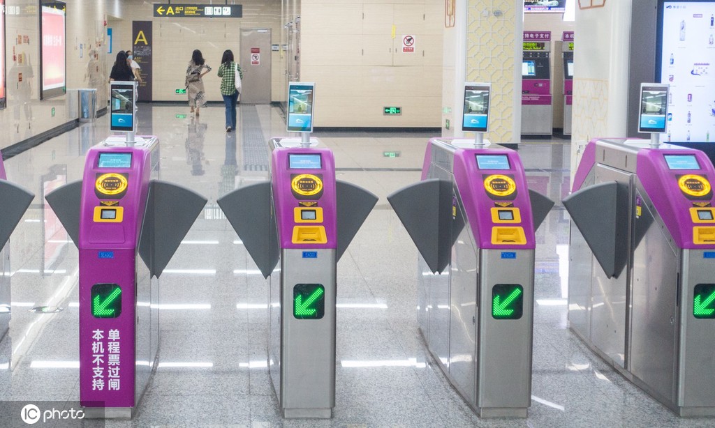 9月1日、成都地下鉄で運用がスタートした非接触式「マスク着用型顔認証乗車」システム（写真著作権は東方ICが所有のため転載禁止）。