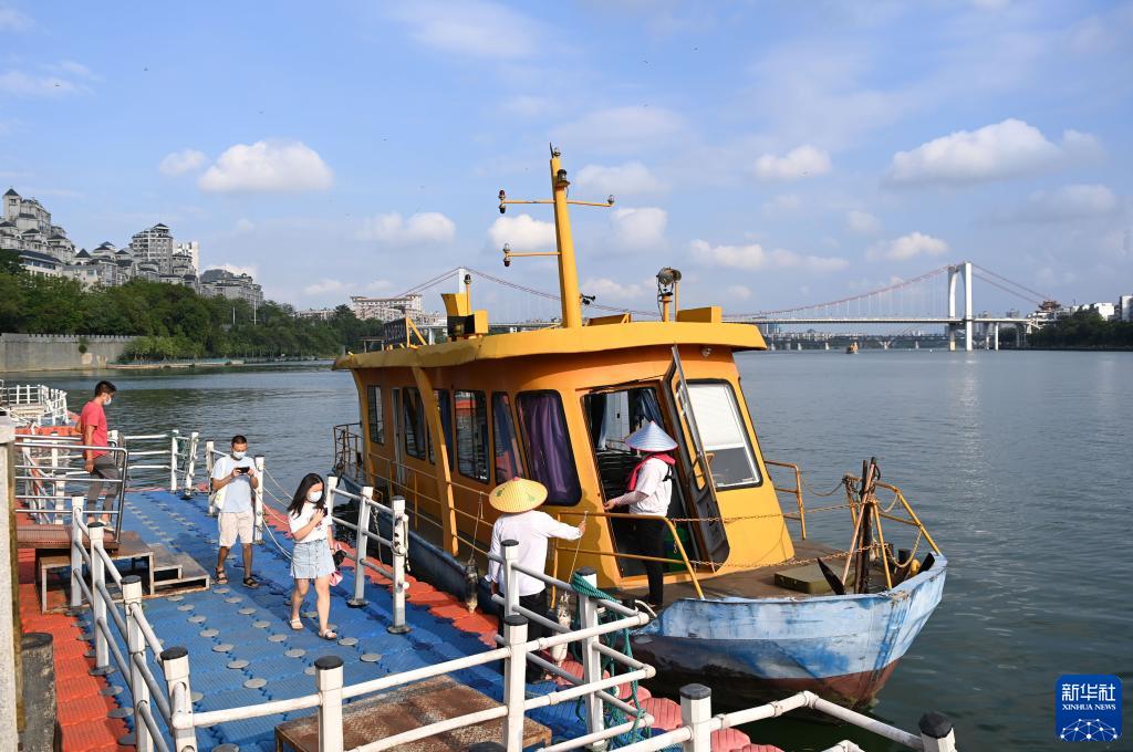 水上公共交通機関が運航を再開　広西柳州
