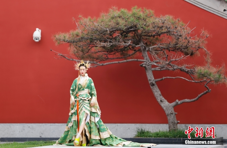 漢服クリエイティブ大型ショーが北京ファッションウィークに登場