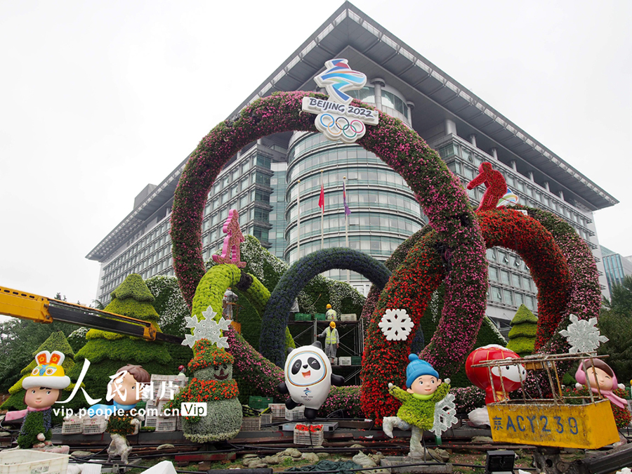 国慶節を前に立体花壇が登場　北京市長安街