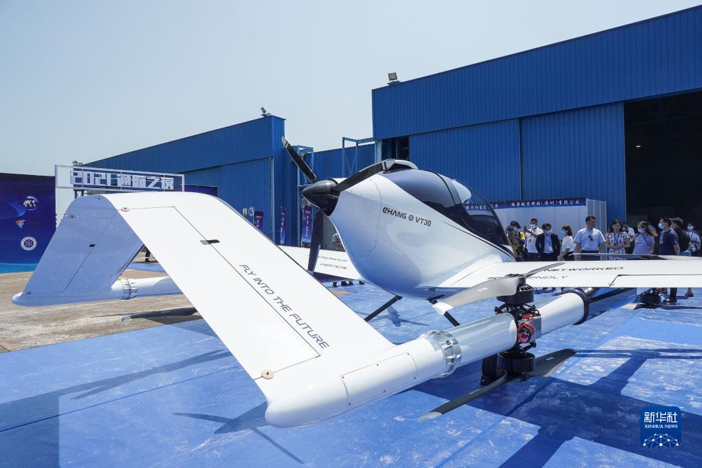 自動操縦有人航空機を公開　広東省珠海