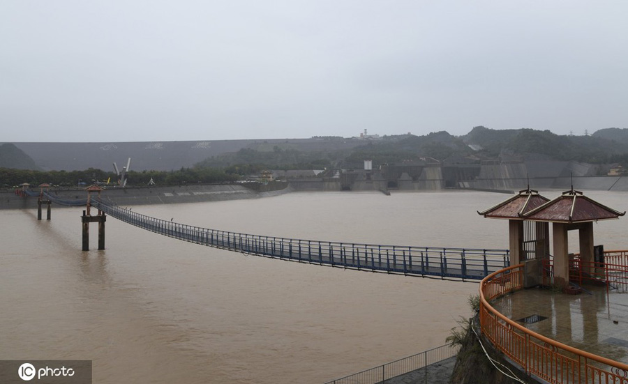9月28日、黄河小浪底ダムの放水口（写真著作権は東方ICが所有のため転載禁止）。