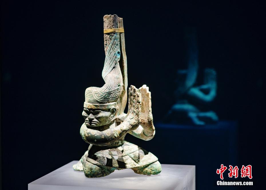 三星堆博物館がユニークな顔つきの青銅像を国慶節に公開 四川省 (2 