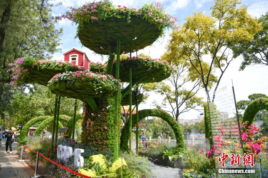 「花の街」昆明を100組の立体花壇で飾りCOP15を歓迎　雲南省