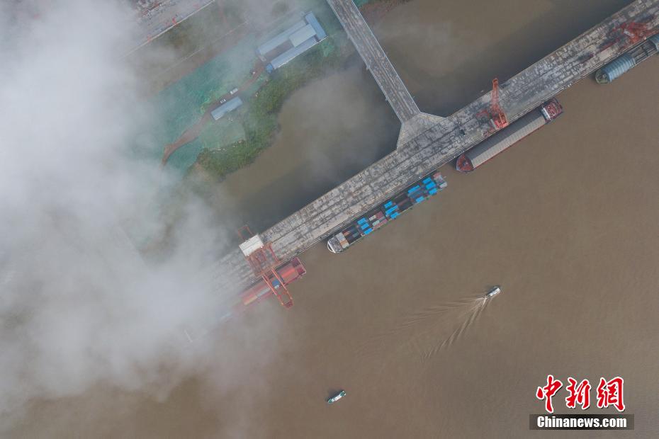 長江上流初の1万トン級埠頭「重慶新生港」が開港