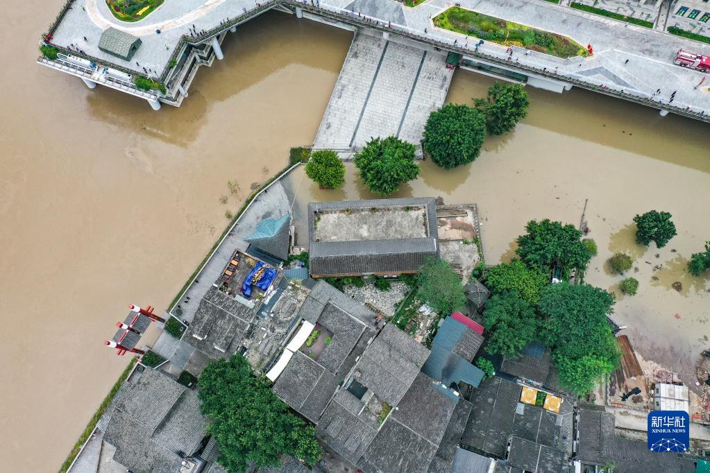 嘉陵江の洪水が重慶中心部を無事通過