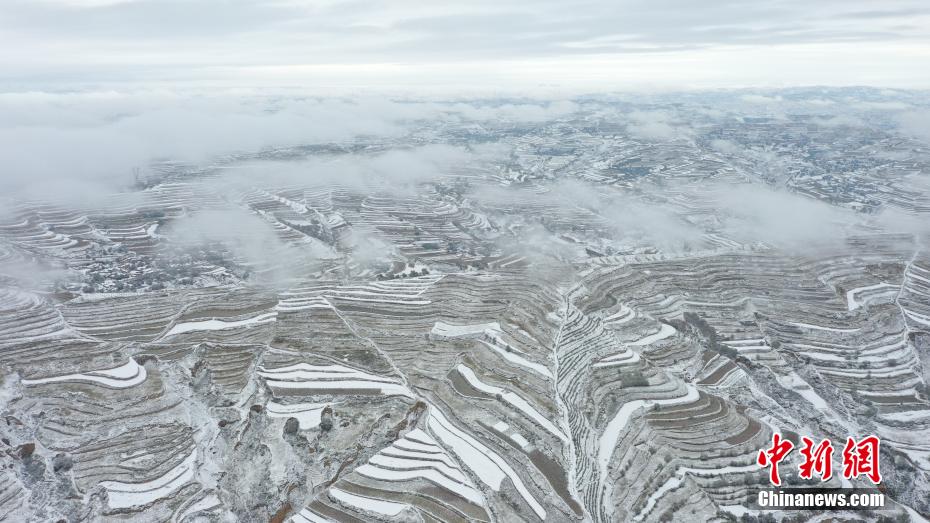 甘粛省定西市安定区の雪景色（撮影・王金生）。