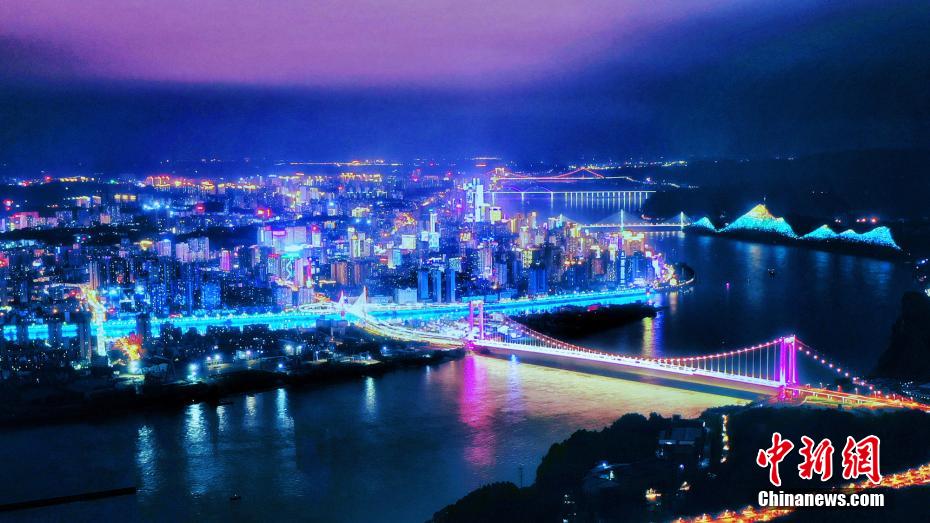 「世界の水力発電の都」湖北省宜昌　美しく輝く魅惑的な夜景