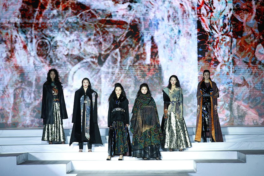 最新ファッションと敦煌　敦煌で国際ファッションウィーク開幕
