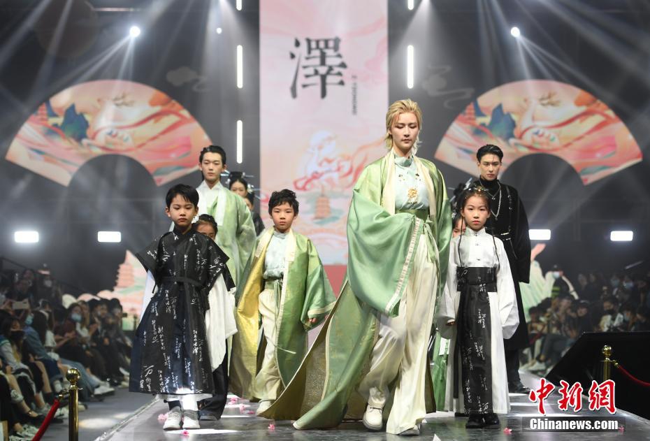 伝統ファッションの美蘇る華麗な漢服ショー 浙江省杭州