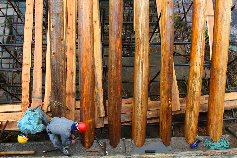 100年以上びくともしない「木組み」工法によって作られた屋根付橋　福建省