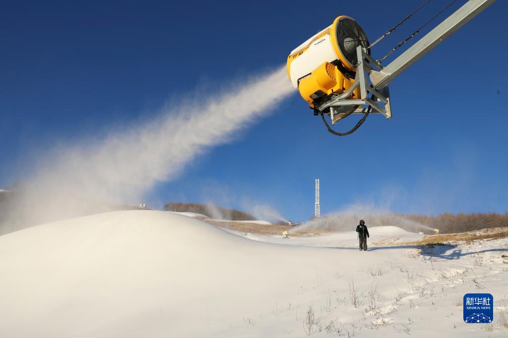 冬季五輪に向けた造雪作業始まる　河北省崇礼