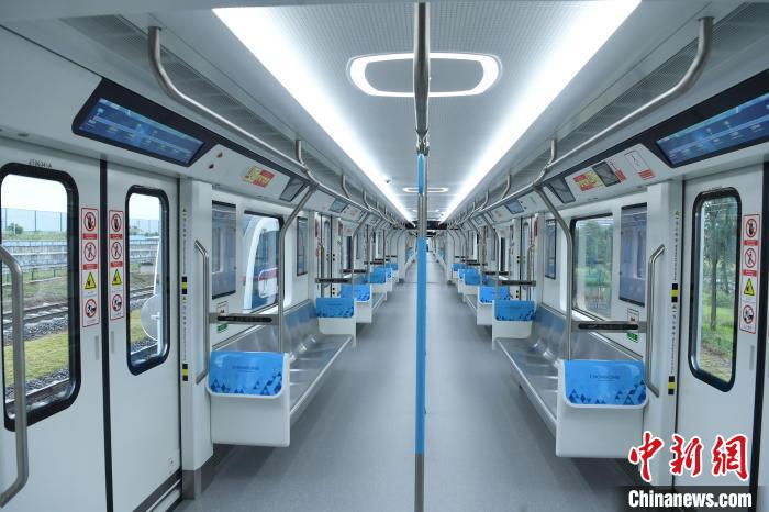 中国で初となる「デュアル・モード」の鉄道車両がラインオフ　重慶市