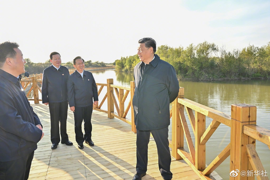 習近平総書記が山東省東営市で黄河の河口を視察