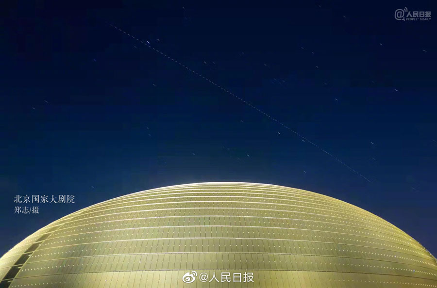 上空を通過する中国の宇宙ステーションと各地のランドマークが「ツーショット」