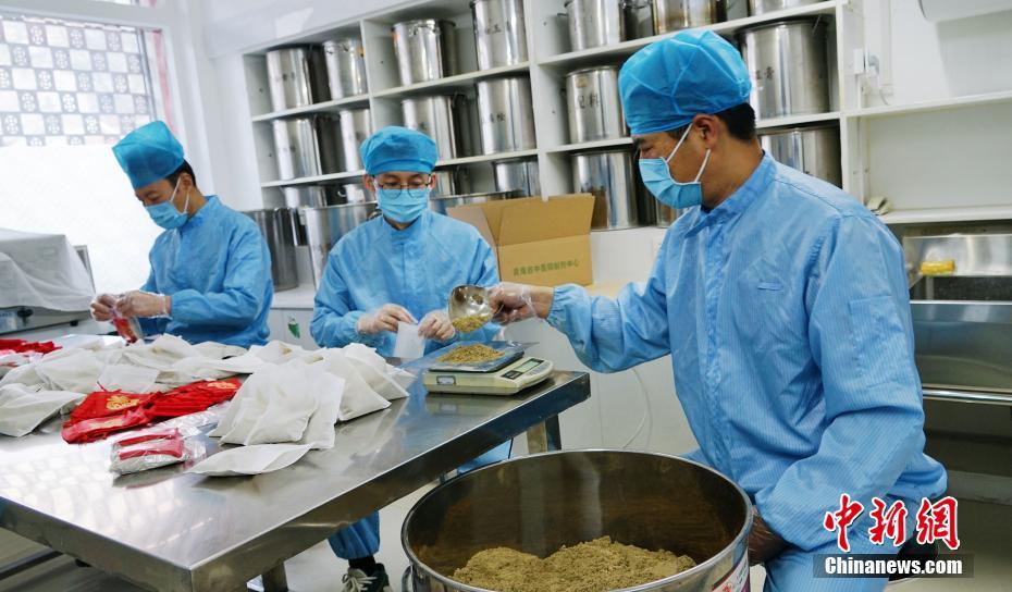 青海省西寧市が新型コロナとの闘いの第一線に立つスタッフに中医薬を無料提供