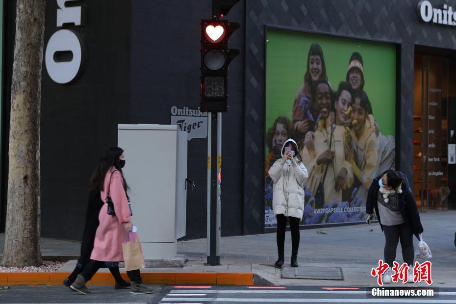 北京の街頭に「ハートマーク」の信号機が登場