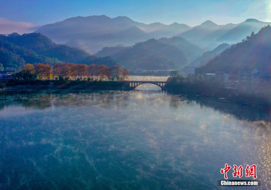 上空から撮影した淳安千島湖の初冬の風景　浙江省