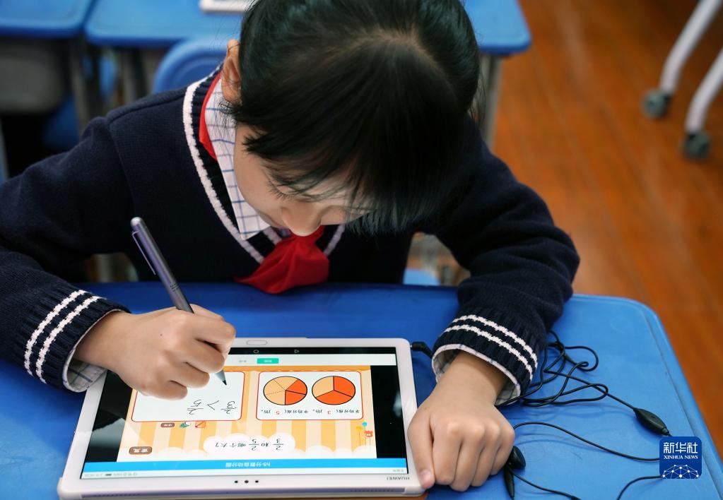 基礎教育におけるデジタル化へのモデルチェンジを推進　上海市