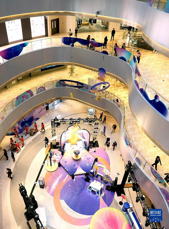 上海初の長時間営業のショッピングセンターがオープン