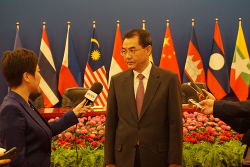 外交部が中国・ASEAN対話関係構築30周年記念サミットの成果について説明