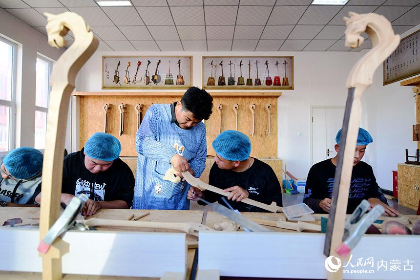 「楽器製作」が内モンゴルの職業学校における新たな方向性に