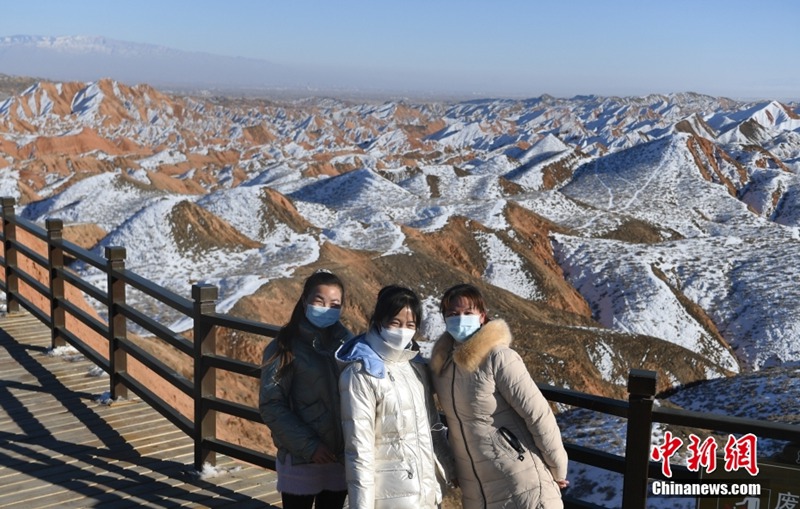 美しい雪景色広がる七彩丹霞が公開再開へ　甘粛省張掖