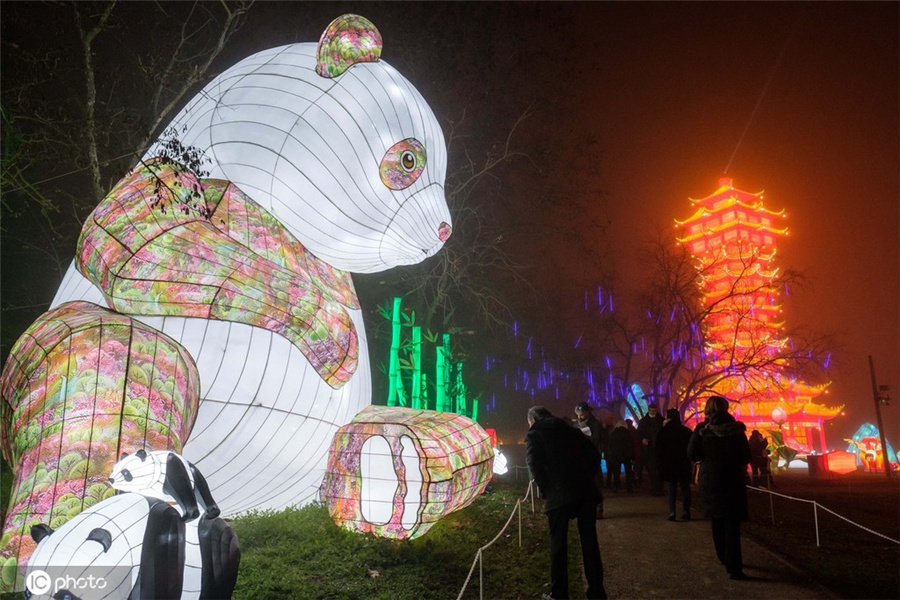 11月30日、仏ブラニャックにある公園で開催された大規模な中国伝統ランタンフェスティバル（写真著作権は東方ICが所有のため転載禁止）。