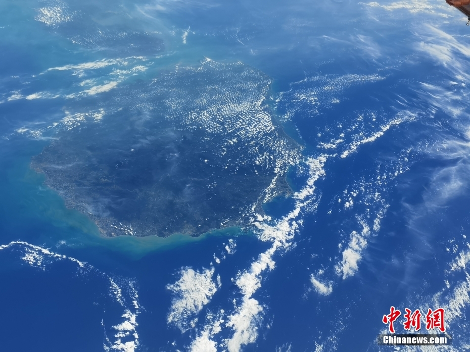 中国有人宇宙船「神舟12号」の乗組員が宇宙で撮影した写真公開