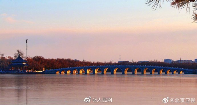 頤和園十七孔橋に「金色に輝く光のトンネル」再び　北京