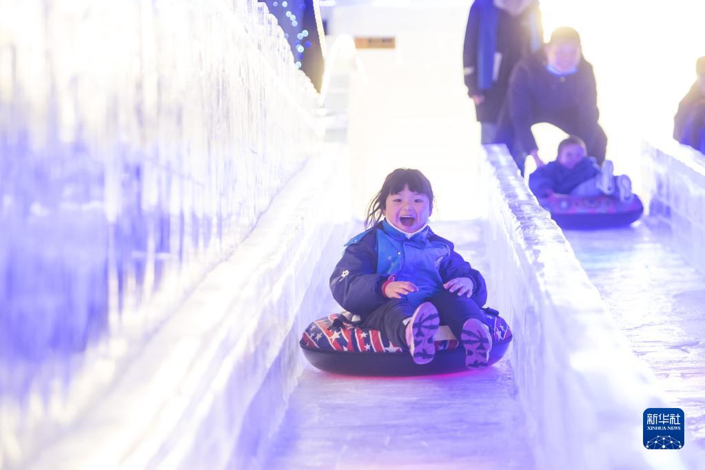 第8回全国大衆氷雪シーズン氷雪アートフェスティバルが武漢で開幕　湖北省