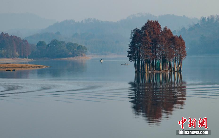 絵画のような美しさたたえるダムの朝　浙江省金華