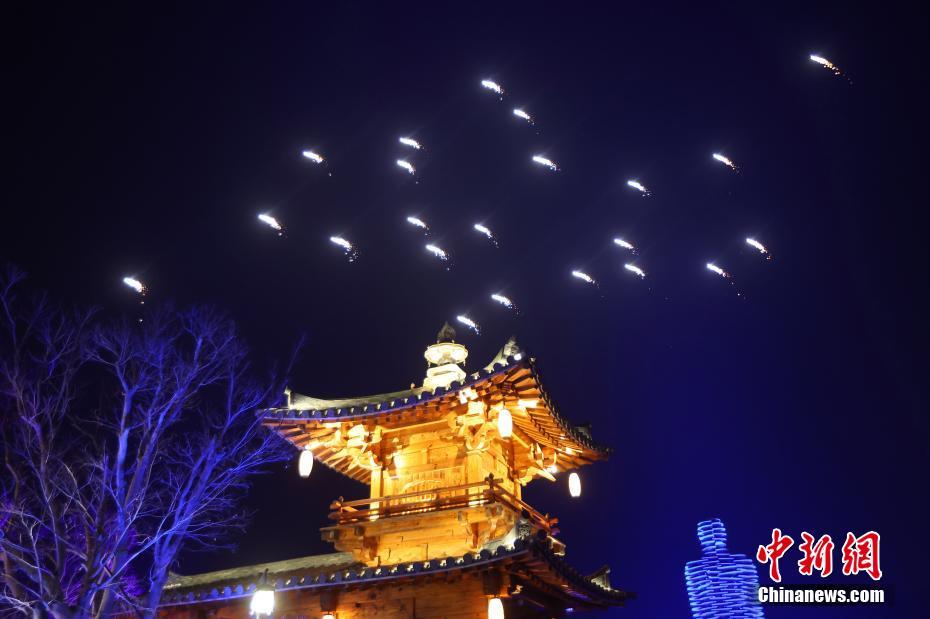 拈花湾の夜空を彩るドローン・ライトショー　江蘇省無錫