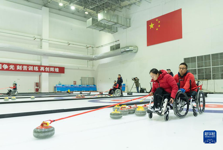 中国カーリング・アイスホッケーチーム　北京冬季パラに向け調整