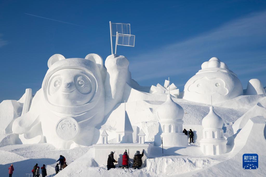 雪像「冬季五輪・太陽島の旅」がハルビン太陽島雪博会に登場　黒竜江省