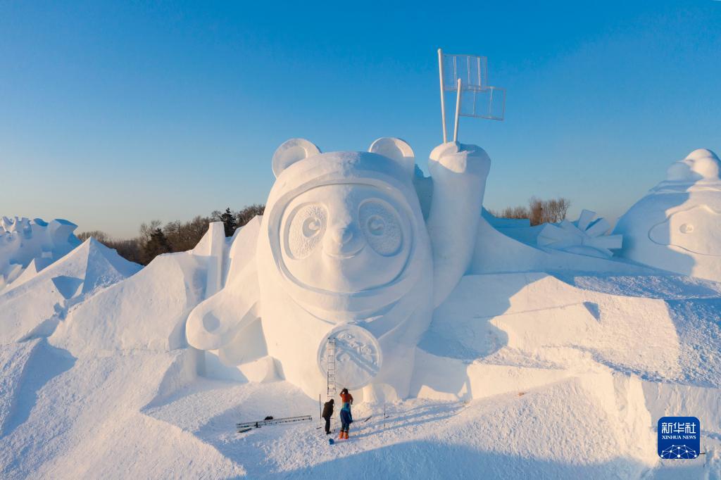 雪像「冬季五輪・太陽島の旅」がハルビン太陽島雪博会に登場　黒竜江省