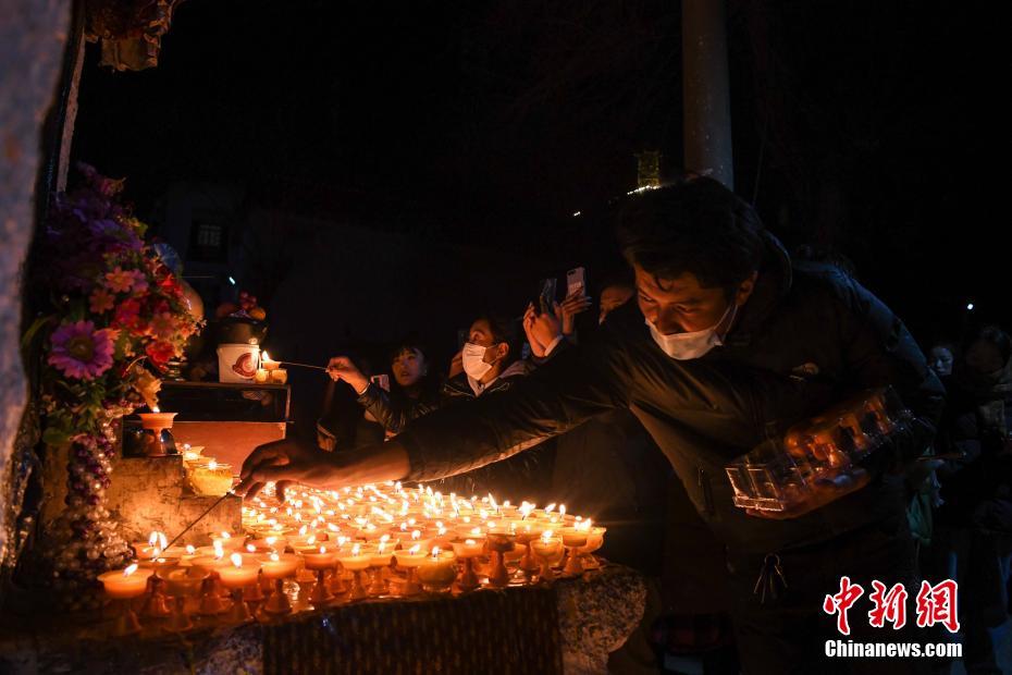 「燃灯節」を迎えたチベット自治区ラサ