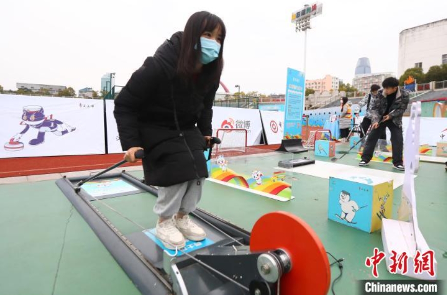 江西省南昌に到着した「氷雪キャラバン」　市民が氷雪スポーツを体験