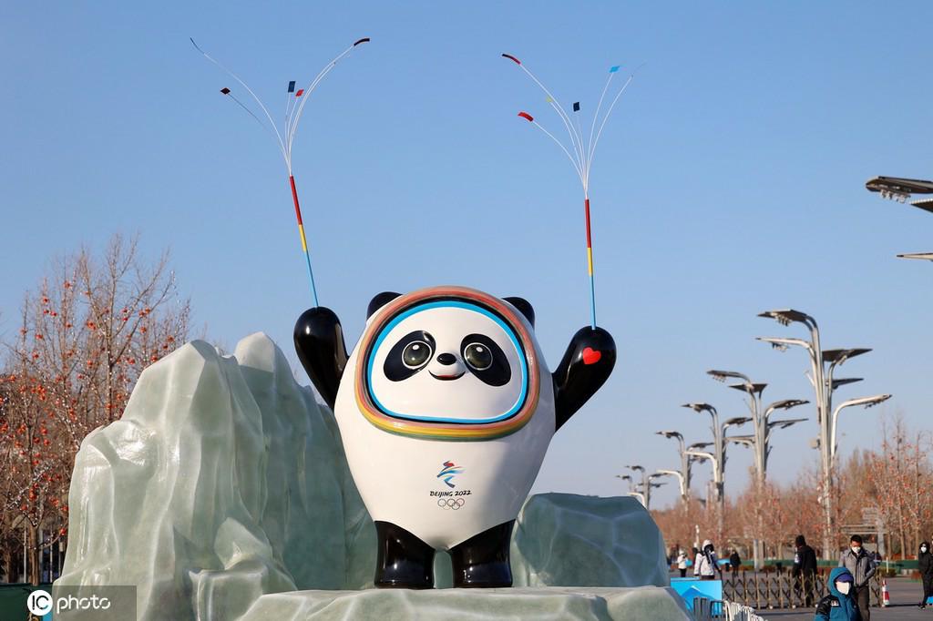 2022年北京冬季五輪の公式マスコット「氷墩墩（ビンドゥンドゥン）」（写真著作権は東方ICが所有のため転載禁止）。