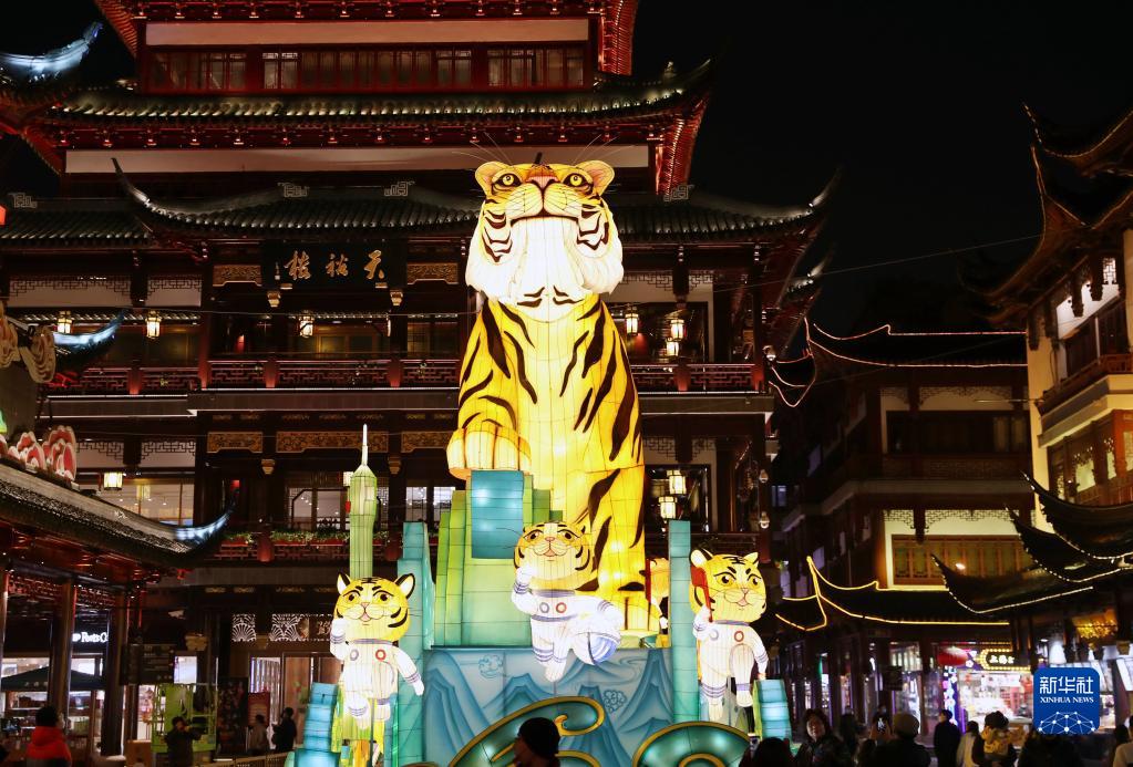 上海の豫園、新春のお祝いムード一色に