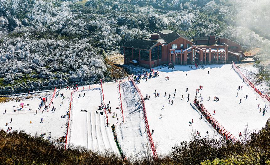 重慶市で大雪、ウィンタースポーツが大盛況