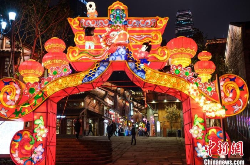 十八梯民俗文化ランタン展で新春を迎える　重慶市