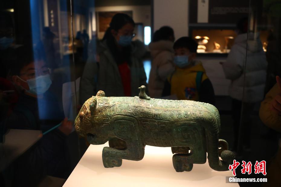 江西省博物館の至宝「青銅の虎」　愛らしさの中にも威厳