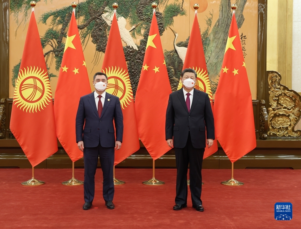習近平国家主席がキルギスのジャパロフ大統領と会談